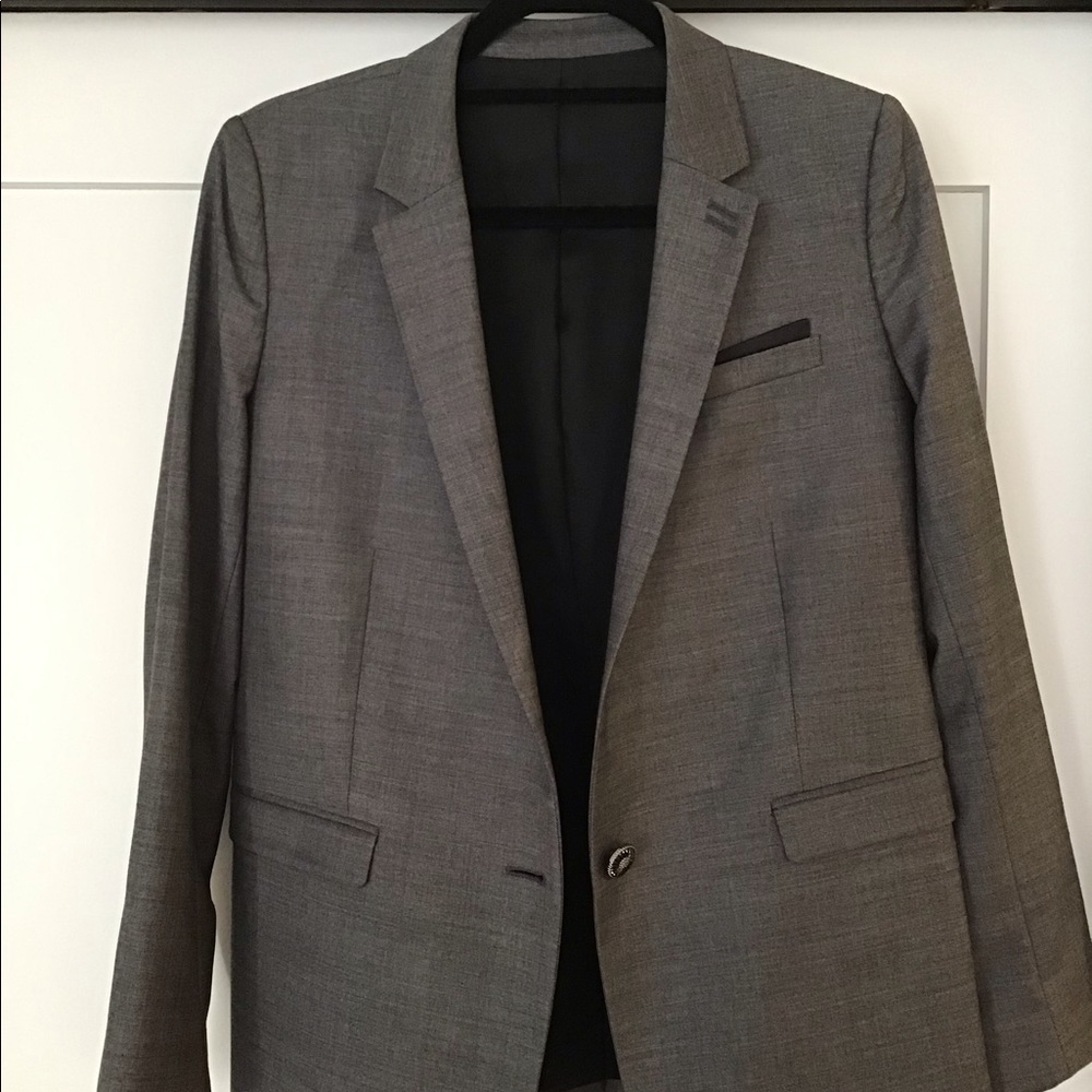Modern blazer with great detail
